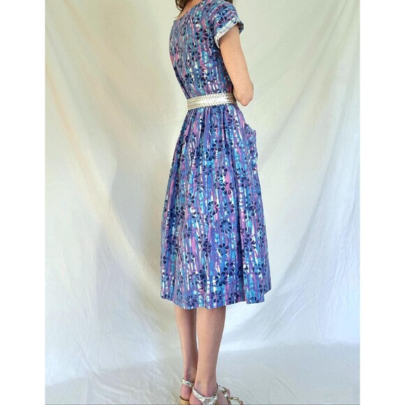 Vintage 1940s Day Dress with Pockets: Floral Cotton Midi, Novelty Print, Small - Picture 4 of 10